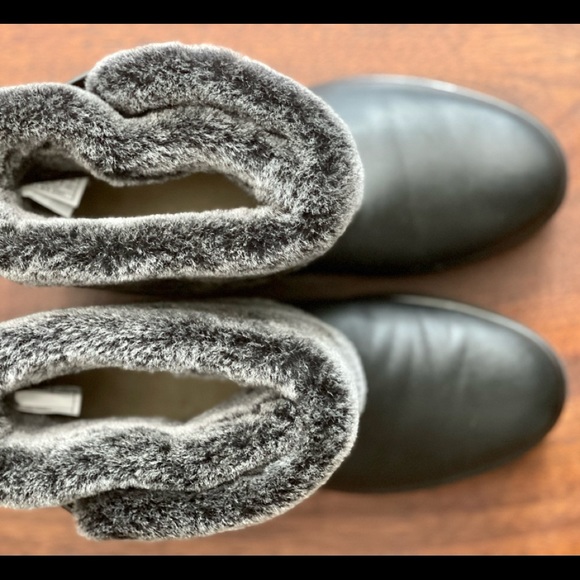 UGG Mini Berge Black Leather Shearling Mini Boot 7 - Picture 4 of 6